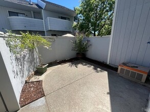 2791 McBride Ln in Santa Rosa, CA - Building Photo - Building Photo