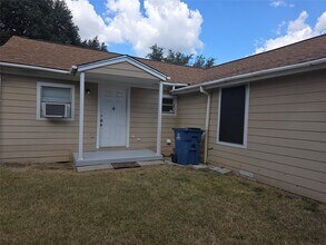 601 W Washington Ave in Navasota, TX - Building Photo - Building Photo