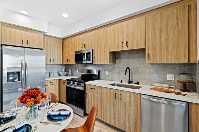 MODERNO Luxury Living Axis in Van Nuys, CA - Building Photo - Building Photo