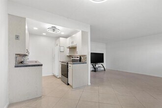 1056 Exeter in Boca Raton, FL - Building Photo - Building Photo