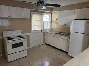 8420 Chalons Ct in Berkeley, MO - Building Photo - Building Photo