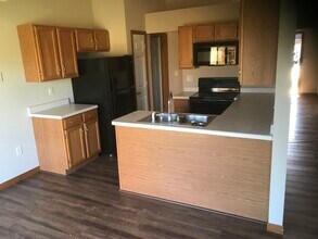 104 Lake Saint Ellen Dr, Unit 104 in Fairview Heights, IL - Foto de edificio - Building Photo