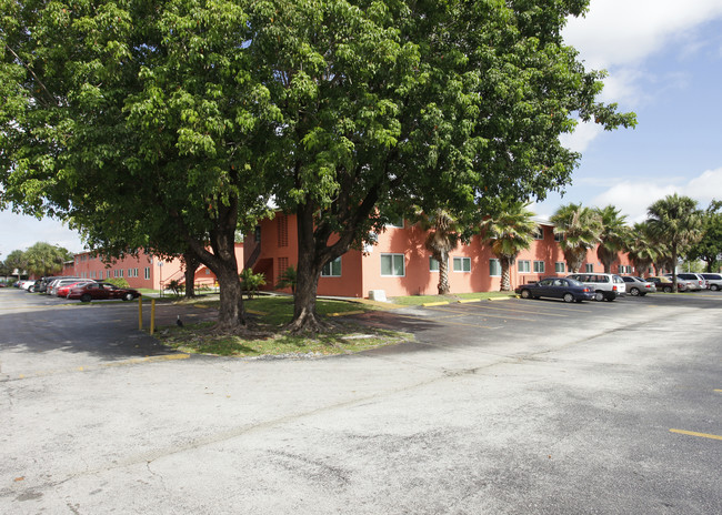 BCC Apartments in Cutler Bay, FL - Building Photo - Building Photo