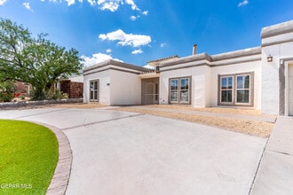 7033 San Marino Dr in El Paso, TX - Building Photo - Building Photo