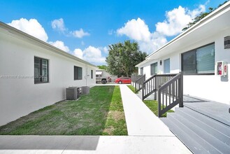 12400 NE 11th Ct in North Miami, FL - Building Photo - Building Photo