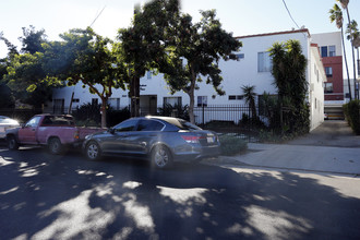 Ambrose Place in Van Nuys, CA - Building Photo - Primary Photo