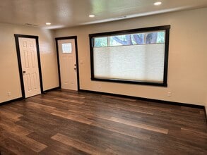 1061 SE Clarey Ave in Grants Pass, OR - Building Photo - Building Photo