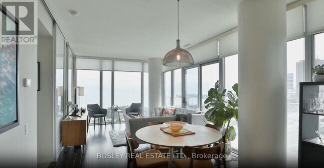 103 The Queensway in Toronto, ON - Building Photo - Building Photo