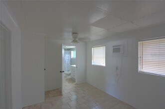 615 Shore Rd-Unit -2 in Nokomis, FL - Foto de edificio - Building Photo