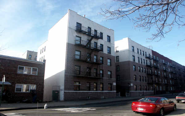 1427 Taylor Ave in Bronx, NY - Building Photo - Building Photo