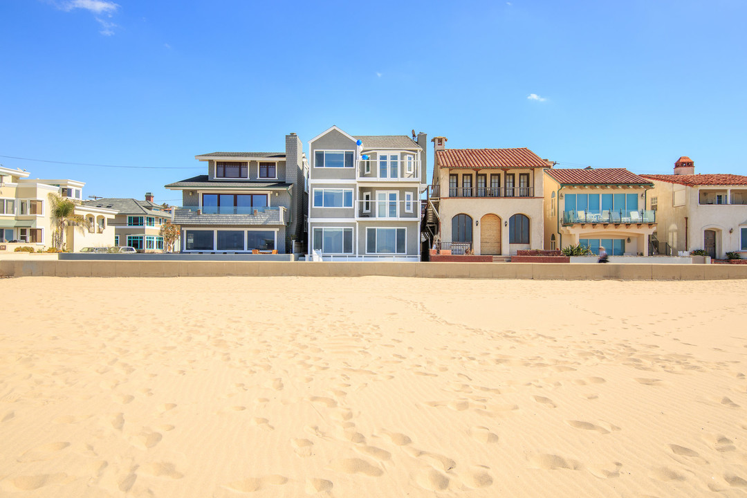 1836 The Strand in Hermosa Beach, CA - Building Photo