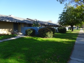 Merced West Apartments in Merced, CA - Building Photo - Building Photo