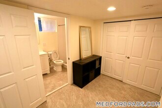 124 Forest St in Medford, MA - Foto de edificio - Building Photo