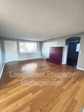 2872 SE Linda St in Corvallis, OR - Building Photo - Building Photo