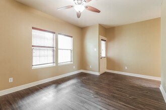 7838 Dyer St in Houston, TX - Building Photo - Building Photo
