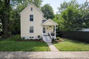 112 Warner Rd SE in Canton, OH - Building Photo