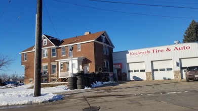 1411 Washington St in Two Rivers, WI - Foto de edificio - Building Photo