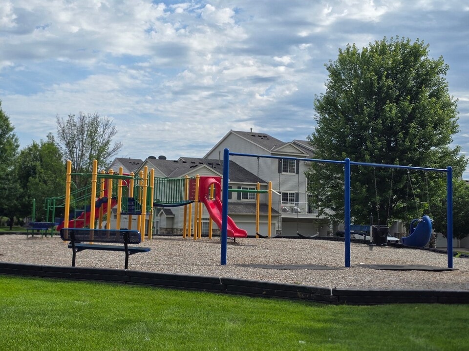 6787 Pine Crest Trail S in Cottage Grove, MN - Building Photo