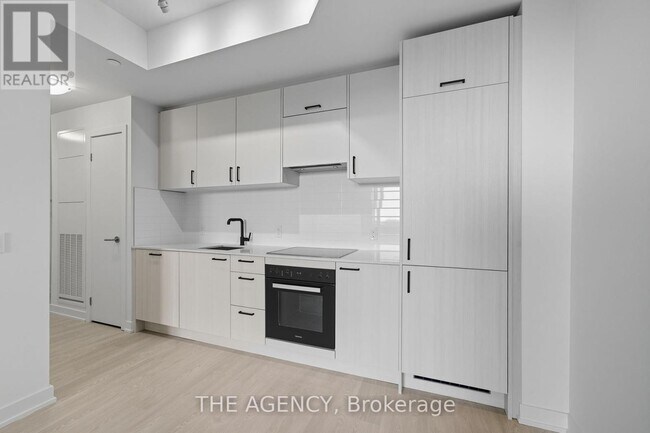 1 Kyle Lowry Rd in Toronto, ON - Building Photo - Building Photo