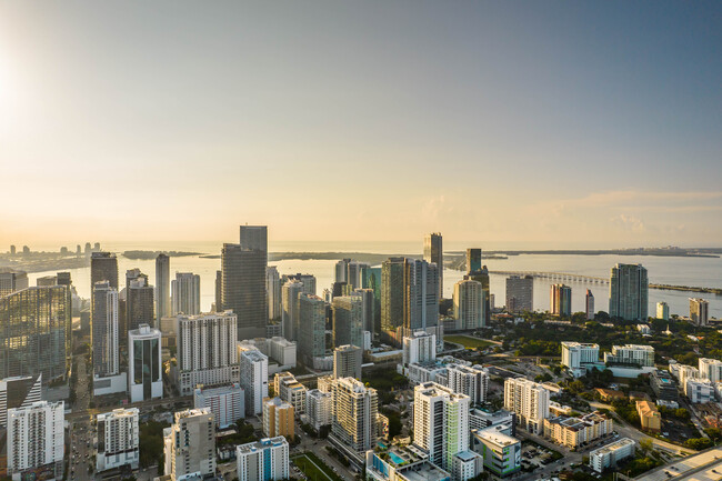 Brickell Ten in Miami, FL - Foto de edificio - Building Photo