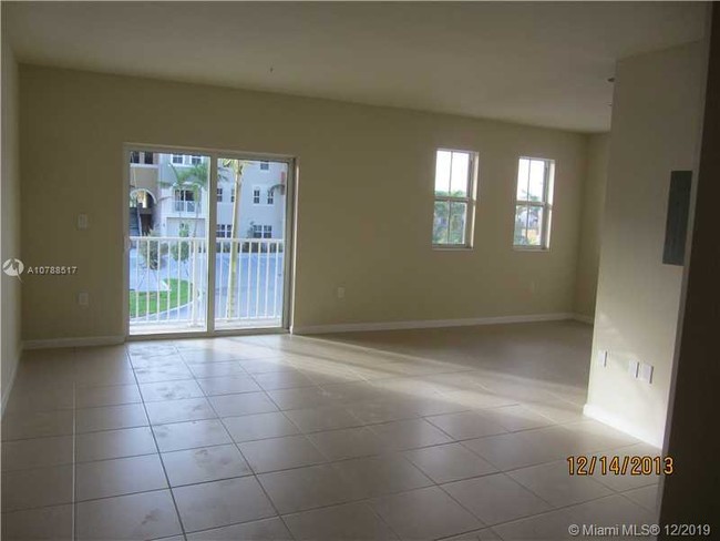 8740 NW 97th Ave-Unit -209 in Doral, FL - Foto de edificio - Building Photo