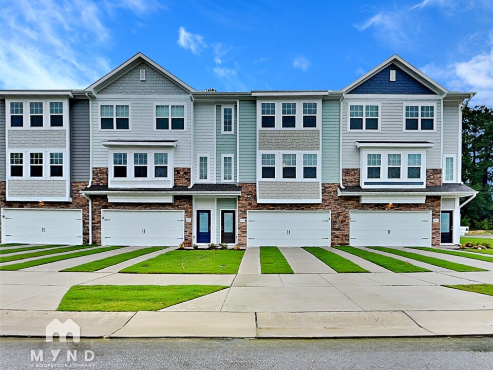 6935 Woodland Stream Pl in Raleigh, NC - Building Photo