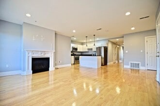 1306 Columbia Rd, Unit 3B in Boston, MA - Building Photo - Building Photo
