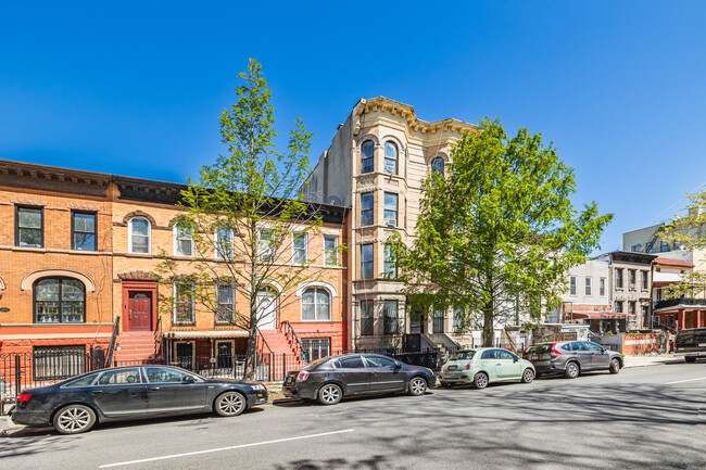 1003 Lafayette Ave in Brooklyn, NY - Foto de edificio - Building Photo