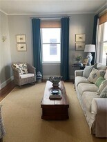 7 Pleasant St in Newport, RI - Building Photo