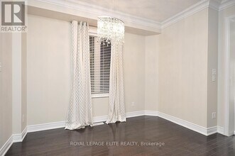 2092 Fiddlers Way in Oakville, ON - Building Photo - Building Photo