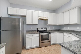 5572 Metrowest Blvd in Orlando, FL - Building Photo - Building Photo