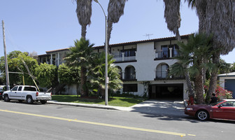 Hacienda By The Sea Apartments