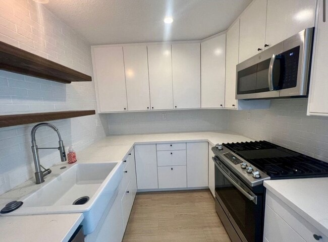 231 W Canada