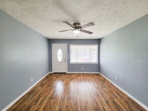 910 Sunset Dr in Pasadena, TX - Foto de edificio - Building Photo