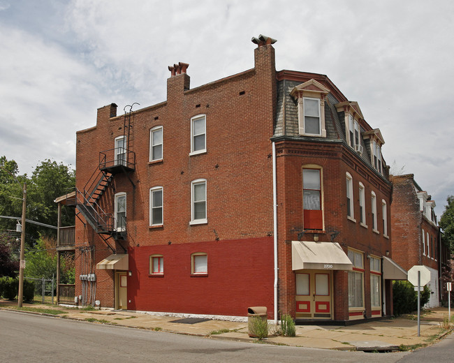 2700 Chippewa Condominiums in St. Louis, MO - Building Photo - Building Photo