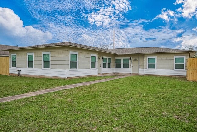 1732 W 6th St in Freeport, TX - Building Photo - Building Photo