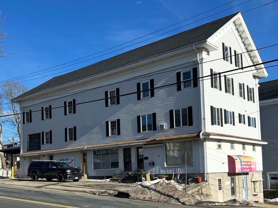 200 Main St in Spencer, MA - Building Photo