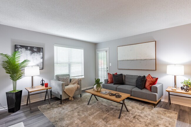 Chapel Creek in Doraville, GA - Foto de edificio - Interior Photo