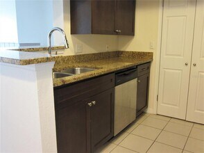 10200 Gandy Blvd N in St. Petersburg, FL - Building Photo - Building Photo