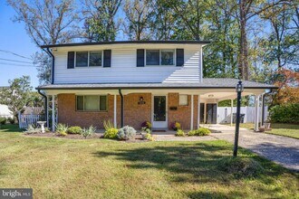 5609 Rolling Rd in Springfield, VA - Building Photo - Building Photo