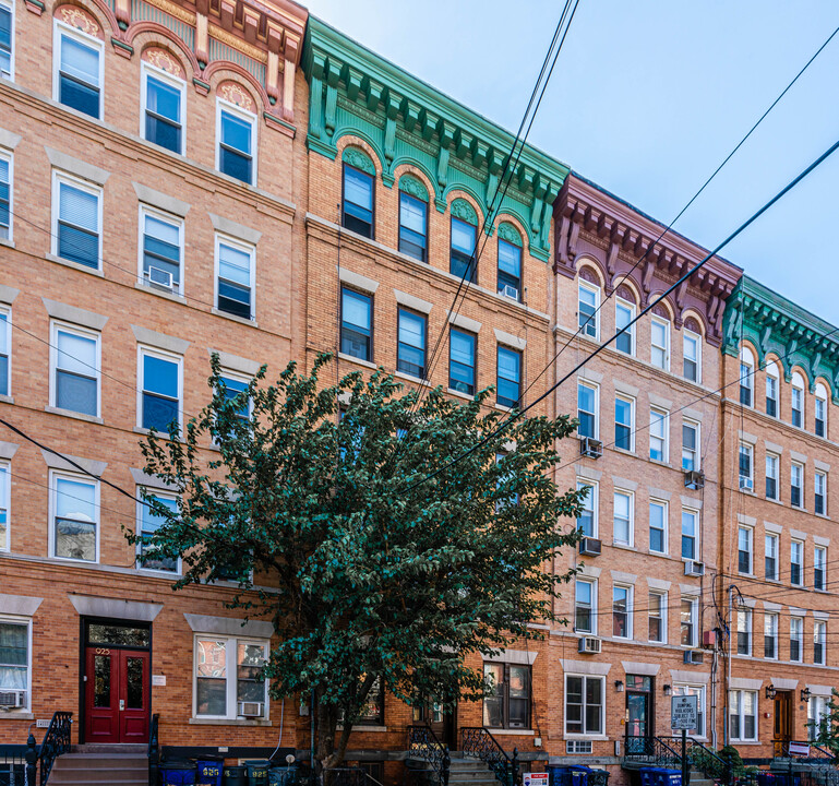 923 Willow Ave in Hoboken, NJ - Building Photo