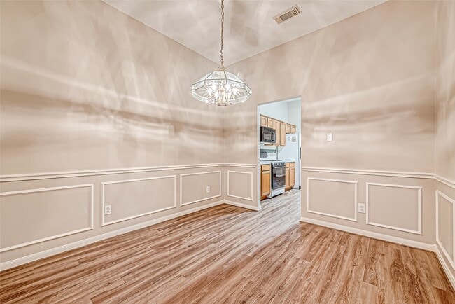 property at 1524 Robin Ave