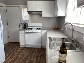 5824-5826 Telegraph Ave in Oakland, CA - Building Photo - Building Photo