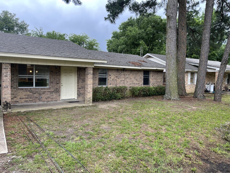 105 Reno St in Emory, TX - Building Photo