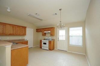 24415 Strong Pine Dr in Huffman, TX - Foto de edificio - Building Photo