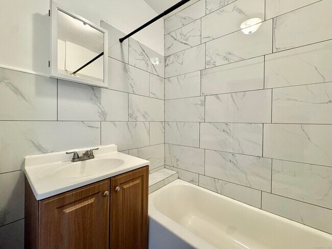 94 Hansen Ave in Bridgeport, CT - Building Photo - Building Photo