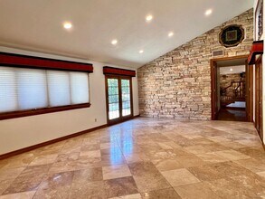 2136 N Pami Cir in Orange, CA - Building Photo - Building Photo