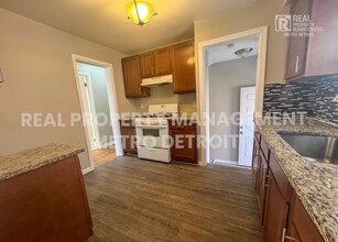 19645 Woodmont St in Harper Woods, MI - Building Photo - Building Photo