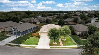 107 Creston St in Hutto, TX - Building Photo - Building Photo