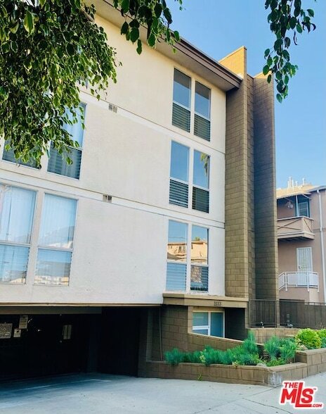 1833 Normandie Ave in Los Angeles, CA - Building Photo - Building Photo